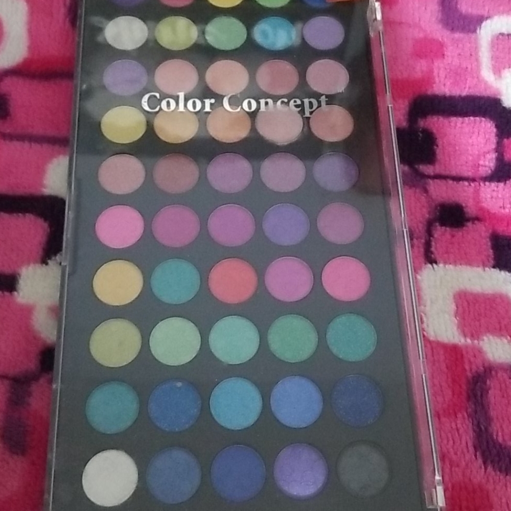 Eyeshadows - Picture 2 of 3
